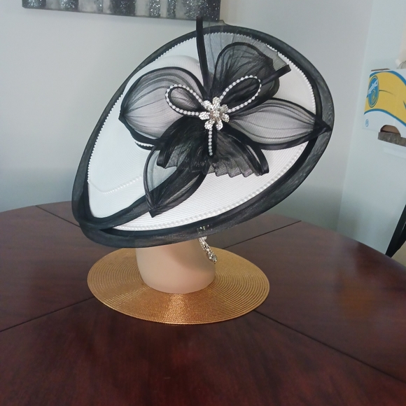 Womens Hat - Picture 3 of 4